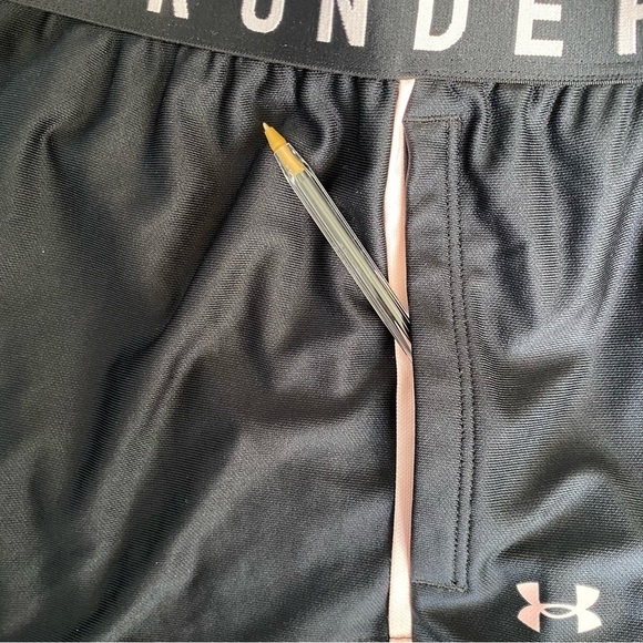 NWT- Women's Under Armour Play 
Tri-Color Shorts Size: XS - Picture 5 of 5